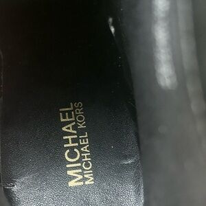 MK leathe ankle booots